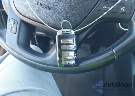 2015 Kia Cadenza Premium z USA, uszkodzony, nr VIN KNALN4D71F5195810